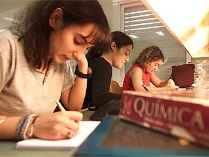 Alumnas de este curso del Instituto Químico de Sarriá.