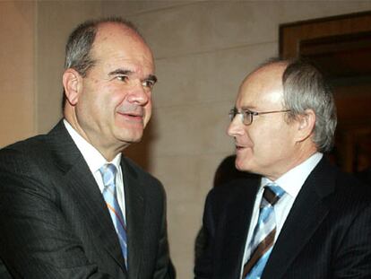 Chaves (izquierda) y Montilla, en una reunión informativa en 2006.