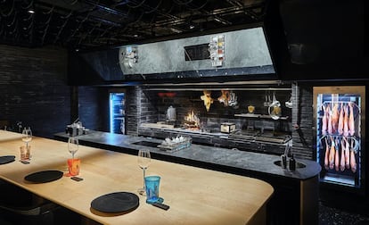 Smoked Room, la barra de seis mesas del "restaurante de humo" de Dani García en Madrid. Es el único restaurante que logra dos estrellas sin tener ninguna. Abrió hace apenas seis meses.