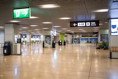 Una de las zonas donde se concentraban las personas sin hogar, ya totalmente vacías.