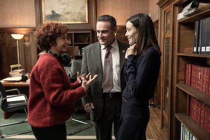 Icíar Bollaín, Urko Olazabal y Mireia Oriol, en el rodaje en Bilbao de 'Soy Nevenka'.
