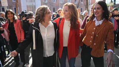 Desde la izquierda, Ada Colau, Mónica García y Rita Maestre en el acto de presentación de la plataforma Sumar en abril de 2023 en Magariños. 