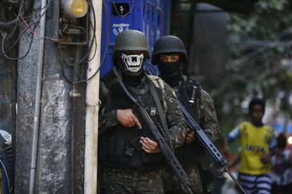 Militares participam de operação na favela da Rocinha.