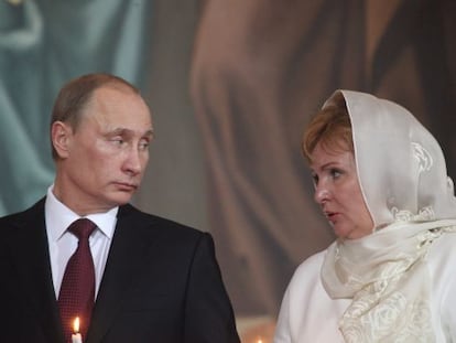 Vlad&iacute;mir Putin y su exmujer, Lyudmila, en una imagen de 2011.