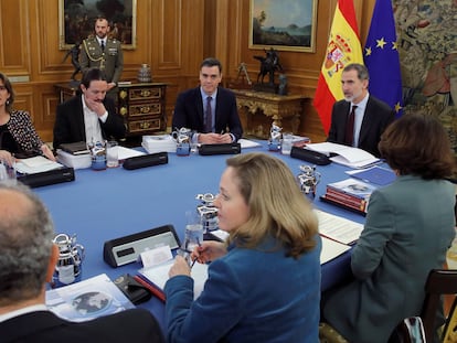 King Felipe VI presides the meeting of the Spanish Security Council.