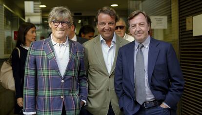 El franc&eacute;s Sim&oacute;n Casas (i); el director general de Nautalia, Rafael Garc&iacute;a Garrido (c), y el torero Curro V&aacute;zquez (d).