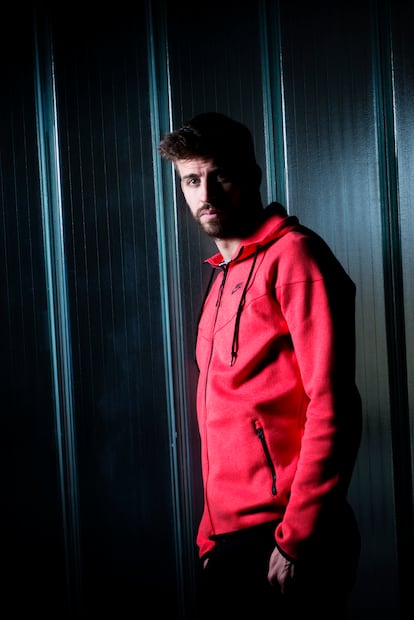 Gerard Piqué posa para una entrevista con EL PAÍS en la Ciudad Deportiva Joan Gamper de Sant Joan Despí (Barcelona), en 2015.