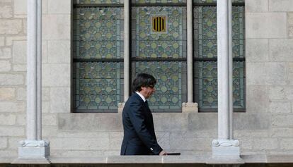 Carles Puigdemont, antes de iniciar la declaraci&oacute;n institucional