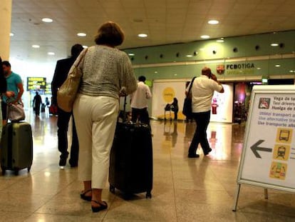 Viajeros en el aeropuerto de Barcelona-El Prat.