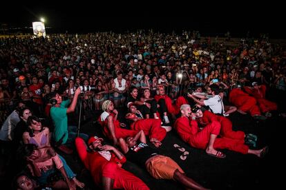 Exibição da série "La casa duz vetim" na Praia de Iracema, em Fortaleza.