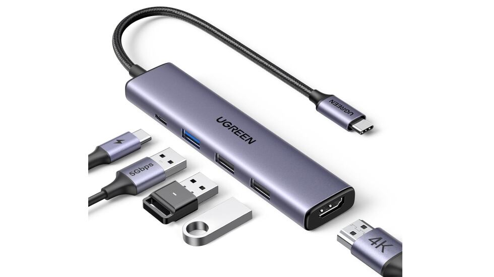 Adaptador hub para el portátil con cinco puertos incluidos.