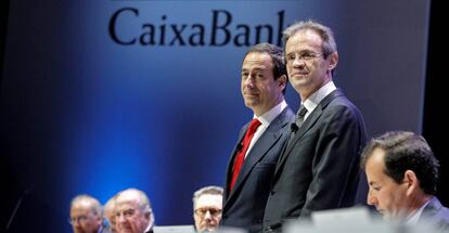 Jordi Gual y Gonzalo Cortázar, presidente y consejero delegado de CaixaBank.