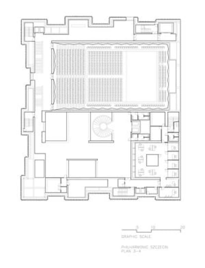La planta quadrada i amb petits entrants de l’edifici.