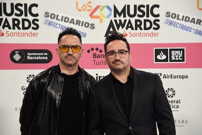 Los hermanos cineastas Carlos (a la izquierda) y Juan Antonio Bayona, antes de la gala.