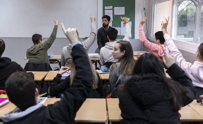 Un debate en la escuela La Gavina, en Picanya, Valencia.