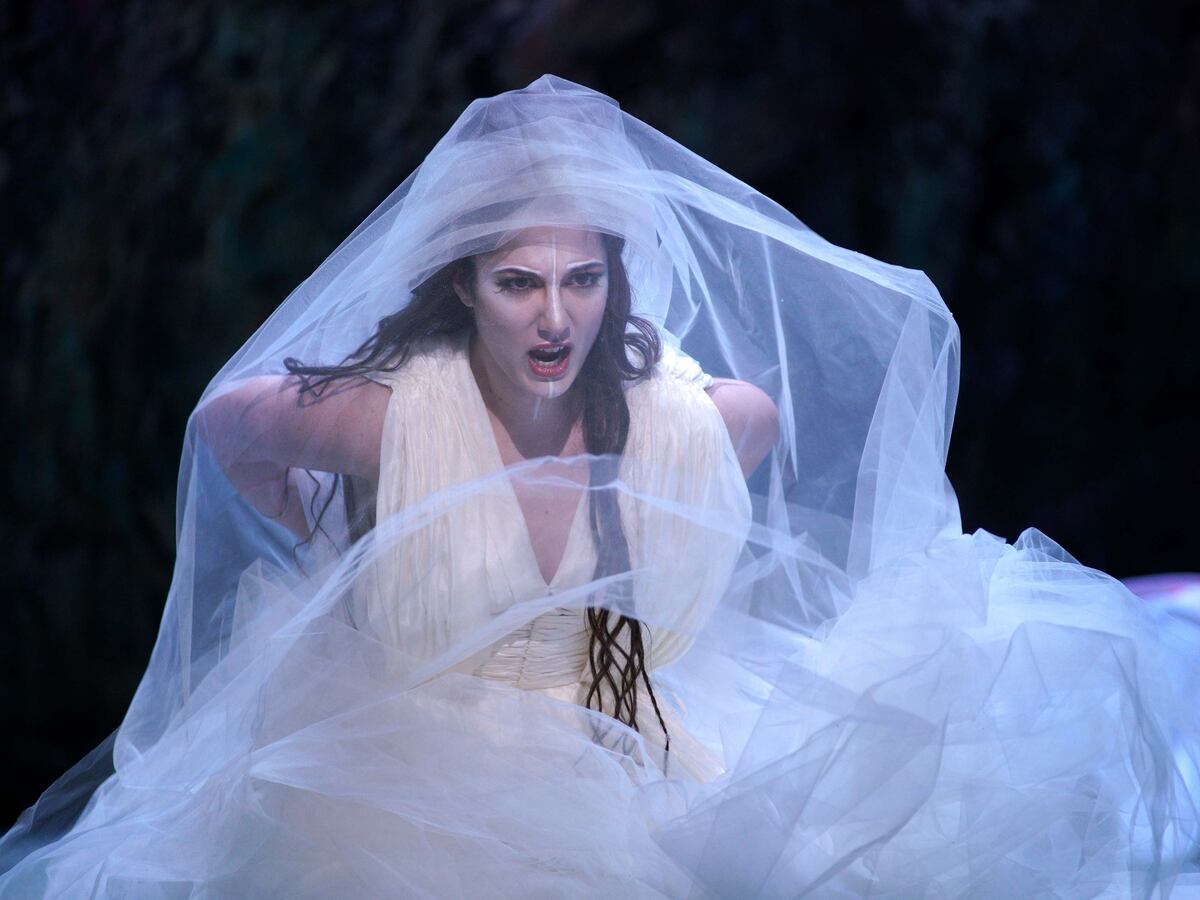 El manual del vestido rojo en 10 looks que demuestran su poder: de Julia  Roberts a Letizia | Telva.com, image size:1200x900