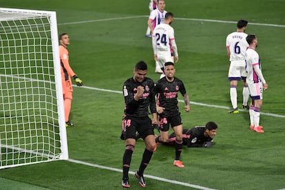 Casemiro celebra su gol ante el Valladolid este sábado.