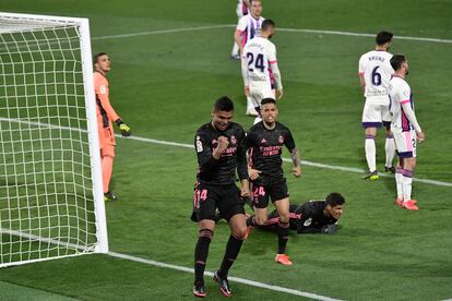 Casemiro celebra su gol ante el Valladolid este sábado.