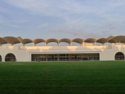 El Hip&oacute;dromo de la Zarzuela, proyectado en 1934 por Arniches, Dom&iacute;nguez y Torroja, y reci&eacute;n rehabilitado por el estudio Junquera.