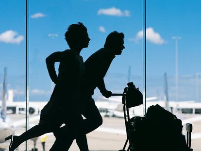 Psicología en el aeropuerto: por qué unos viajeros llegan horas antes y otros, en el último minuto