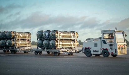 El ejército francés moviliza material para la nueva operación de defensa en el este de Europa.