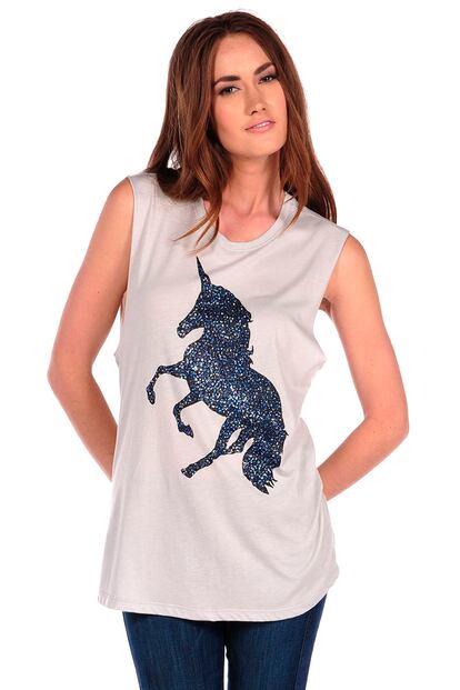 Camiseta con constelación en forma de unicornio, de Loris (23 euros).