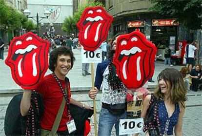 The Rolling Stones son algo más que un grupo. La banda es una gran máquina de hacer dinero, y prueba de ello son todos los productos que se venden durante los concientos. Por 10 euros era posible conseguir la lengua que identifica al grupo.