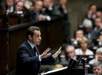 El presidente francés, Nicolas Sarkozy, toma la palabra en el Parlamento polaco.