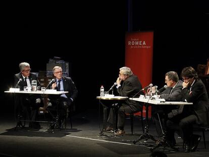 De izquierda a derecha, Ballesteros, Trias, Canut (Fundación Romea), Ros y Puigdemont