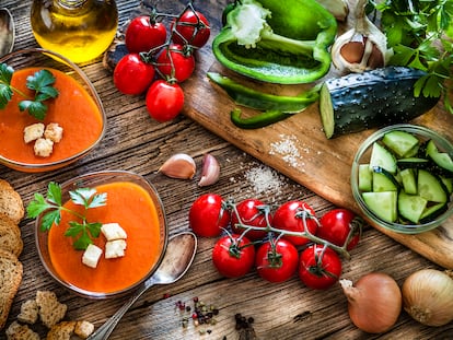 Existen más de 400 recetas de este refrescante plato.