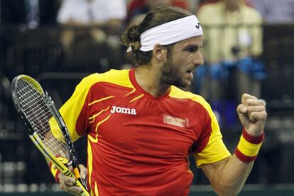 Feliciano López celebra un punto ganador en su partido ante Mardy Fish.