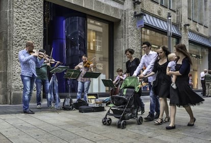 Músicos en una calle de Leipzig.
