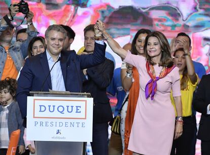 Iván Duque, candidato presidencia de Centro Democrático, y la vicepresidencia apresidentia Martha Lucía Ramírez celebran su victoria en la primera ronda en Bogota.