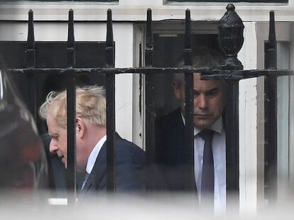 Boris Johnson, el lunes en la puerta trasera de Downing Street, en Londres.