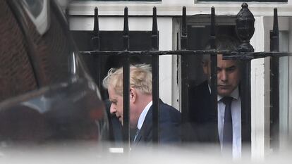 Boris Johnson, el lunes en la puerta trasera de Downing Street, en Londres.
