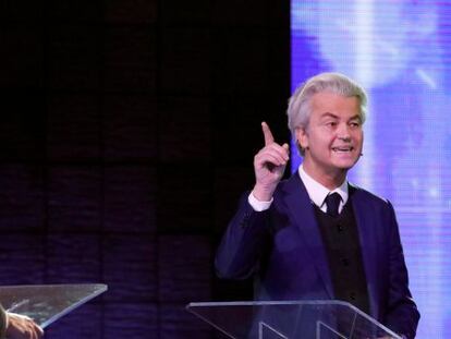 El primer ministro holand&eacute;s, Mark Rutte, y el l&iacute;der de la ultraderecha, Geert Wilders durante el &uacute;ltimo debate electoral en Rotterdam. REUTERS/Yves Herman