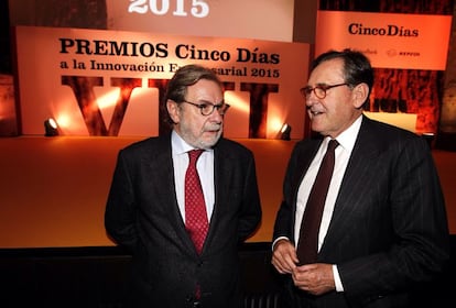 Juan Luis Cebrián, presidente del Grupo PRISA, y Matías Rodríguez Inciarte, vicepresidente de Banco Santander.