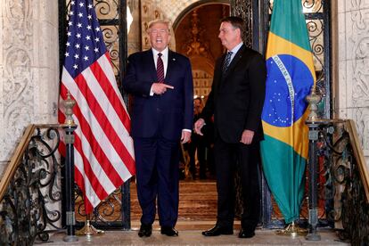 El expresidente Donald Trump durante una sesión fotográfica con Jair Bolsonaro