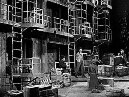 <b></b><i>San Juan,</i> de Max Aub, dirigida por Pérez de la Fuente y coproducida por el Centro Dramático Nacional y los Teatres de la Generalitat Valenciana.