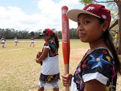 'Las Diablitas de Hondzonot', um time de softball feminino na Riviera Maia