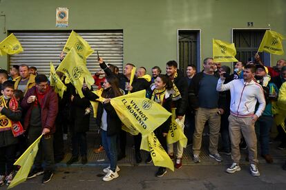 Aficionados del Villarreal, antes del partido contra el Bayern.