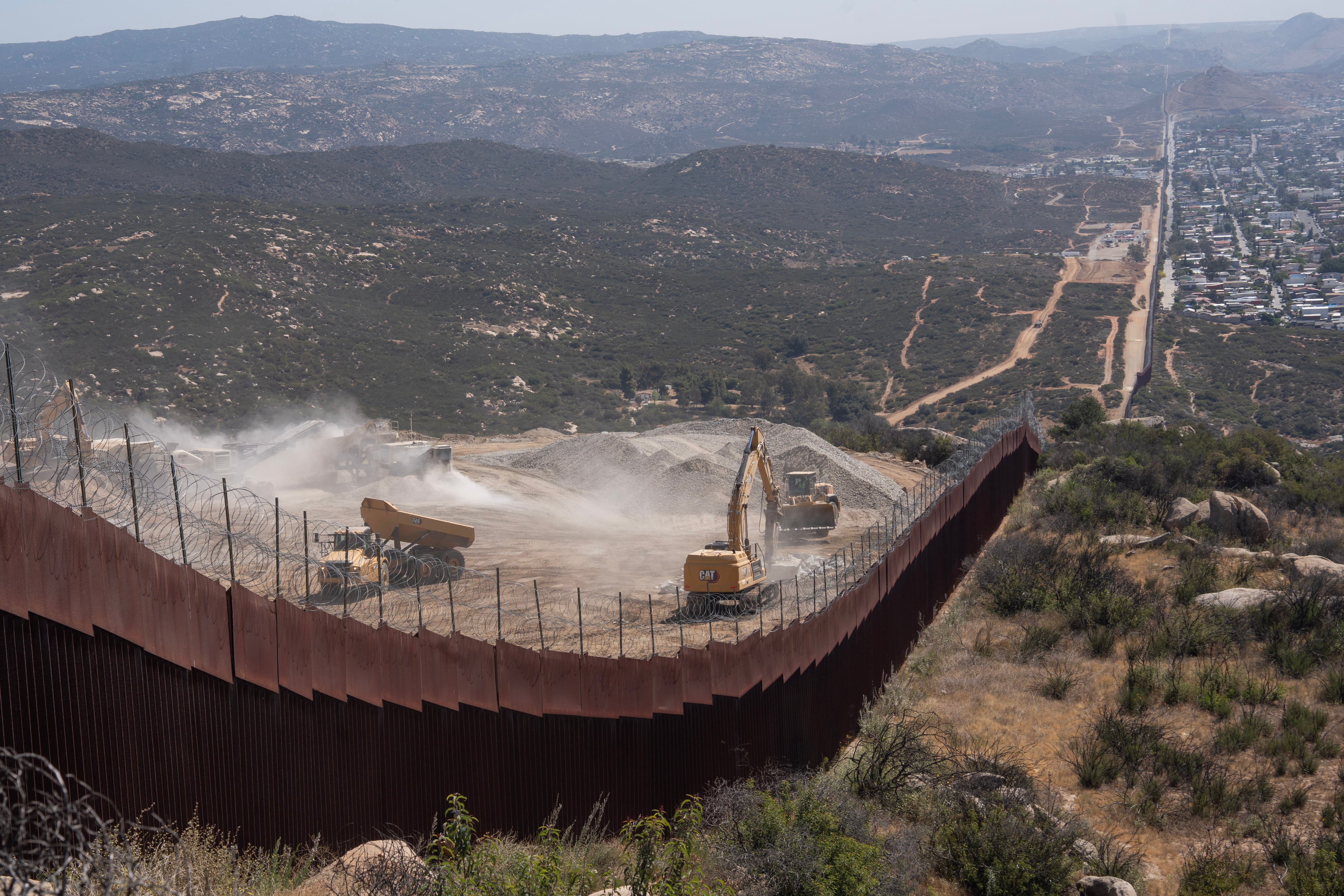 El muro fronterizo que construye Estados Unidos irrumpe en el territorio sagrado de los Kumiai