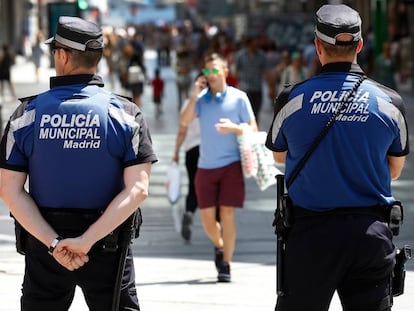 Dos policías municipales, en una imagen de archivo.