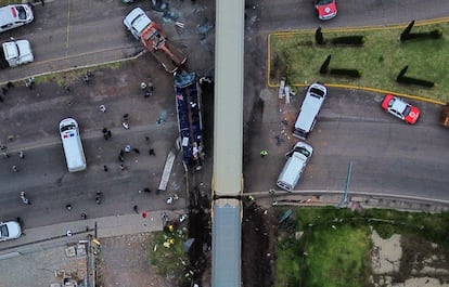 Los vecinos piden que se coloquen puentes peatonales, semáforos y plumas para proteger el paso del tren en una zona mal iluminada y con mucho tránsito.