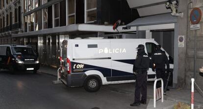 Gerardo D&iacute;az Ferr&aacute;n y  &Aacute;ngel de Cabo llegan a la  Audiencia Nacional en un furg&oacute;n policial para ser interrogados 