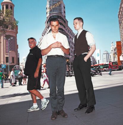 <b>Theo Hutchcraft y Adam Anderson, Hurts, dos caballeros británicos en Madrid, horas antes de su concierto el pasado 23 de junio.</b>