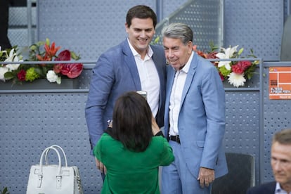 Albert Rivera, con Manuel Santana en el Masters Series de Madrid.