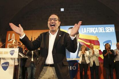 GRA516. Barcelona, 10/09/2015.- El candidato de Unió Democrática de Cataluña a la Generalitat, Ramón Espadaler, durante el acto de inicio de campaña a las elecciones catalanas del 27S, que los democristianos catalanes celebran esta noche en Barcelona. EFE / Alejandro García.