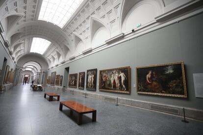 Galería central del Museo Nacional del Prado, en ella se pueden observar obras de Rubens, como 'Las tres gracias' y 'El juicio de Paris'.