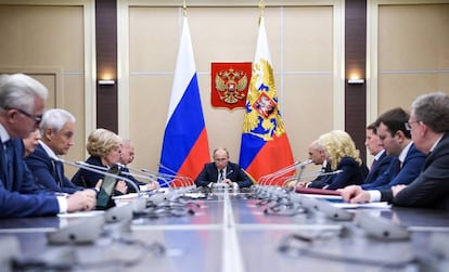 Putin, junto a su Gabinete, este miércoles en la residencia de Novo-Ogarevo.